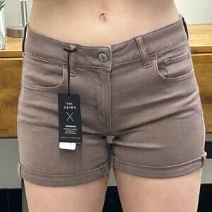 NWT American Eagle Outfitters Low Rise Midi Shorts Size 8